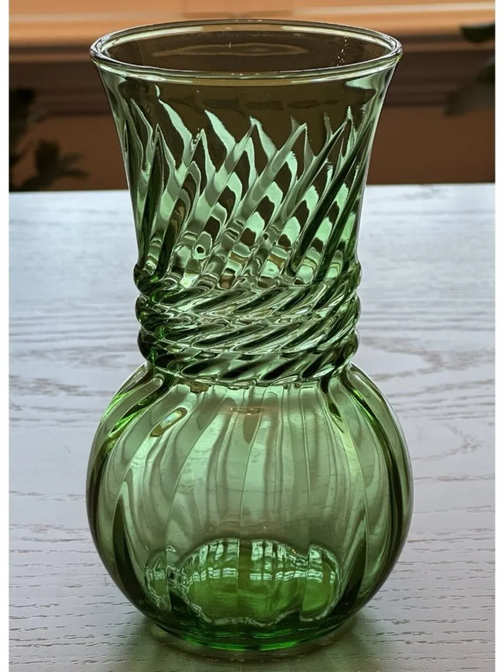 Vintage Indian Glass Vase Emerald Green Optic Swirl Rope Twist 31508 MCM 6.25